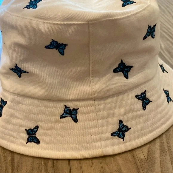 (GOOD CONDITION) Forever 21 girls bucket hat w/blue butterflies 🦋!! (One size) - Picture 14 of 16